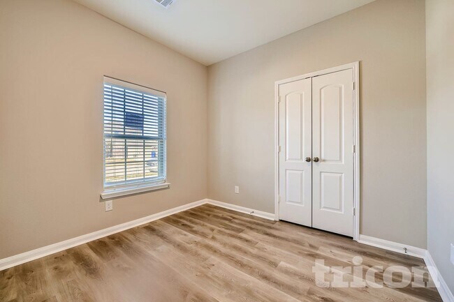 Photo - 1833 Chesapeake Dr