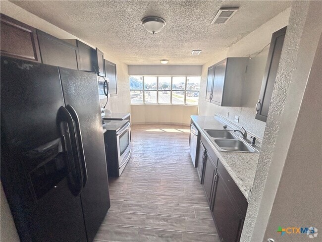 Building Photo - 5001 Greenlee Dr Rental