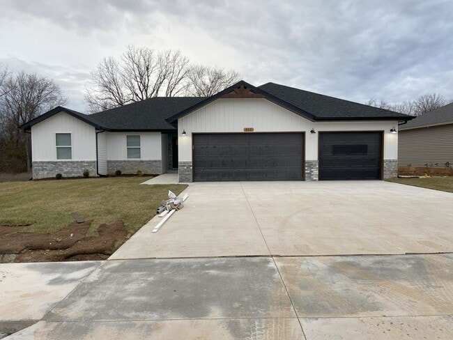 Building Photo - Brand New Home!!