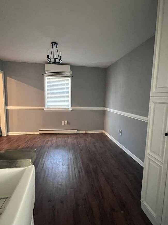 Photo - 122 N Plains Dr