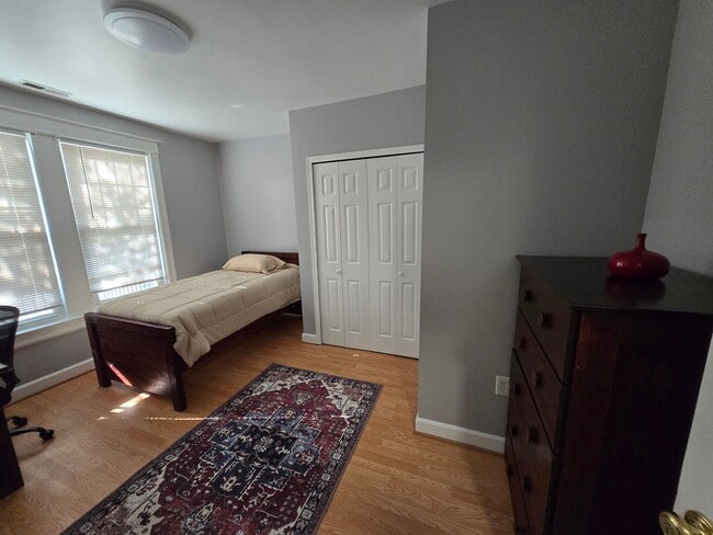 411 Hobart Pl NW Unidad 411 Hobart Place