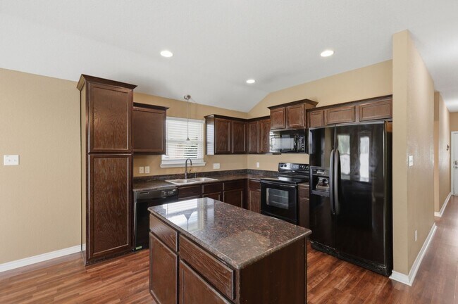 2484 Horse Shoe Dr