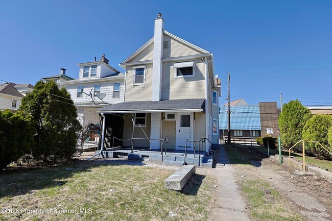 Photo - 318 W Main St