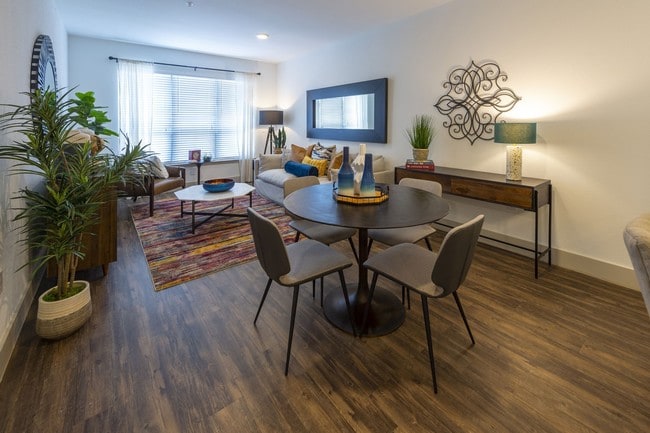 Photo - 2222 Smith Street