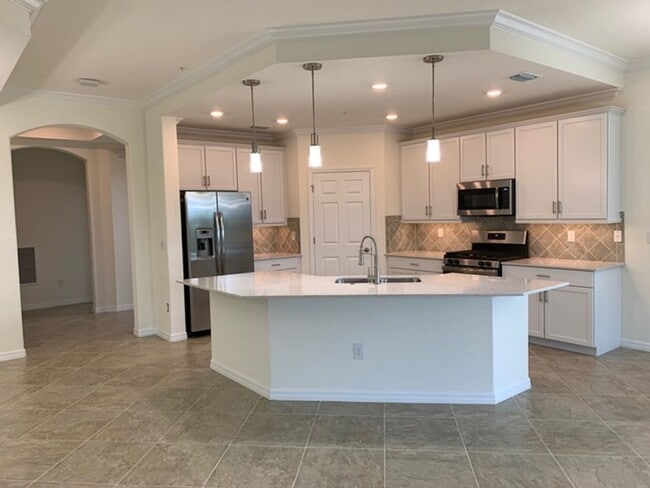 Photo - JUST LISTED! -3/2 COACH HOME - COUNTRY CLUB EAST - NICE!!