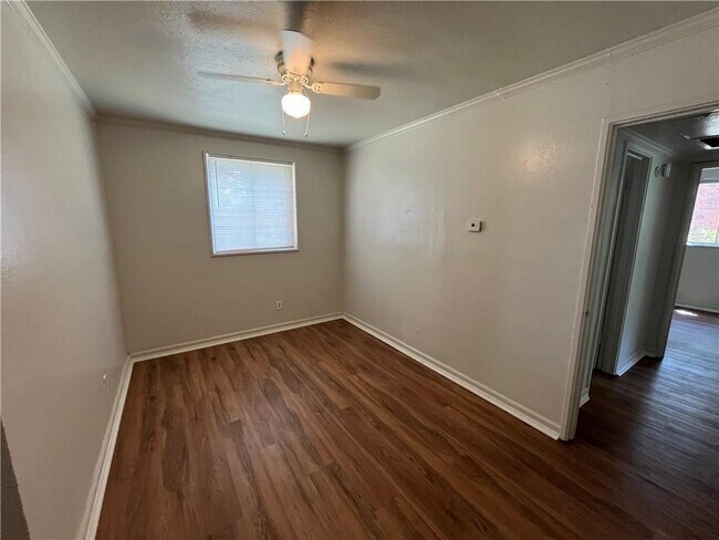 Photo - 459 Seabreeze Rd E