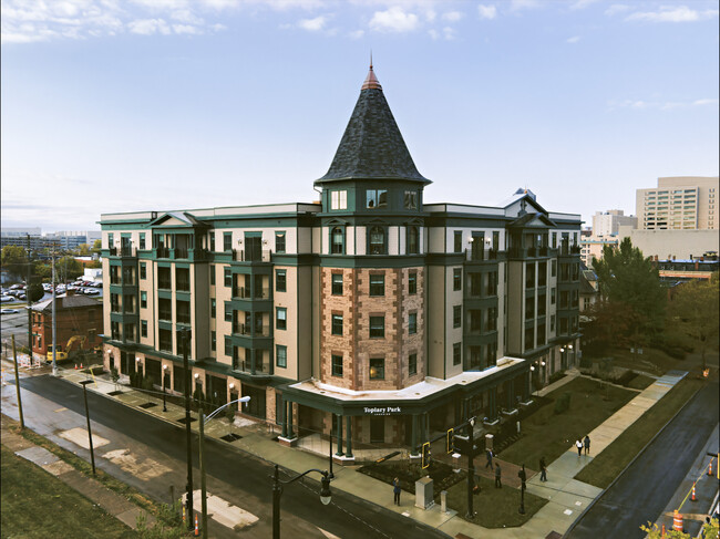 Exterior - Topiary Park Crossing Apartments