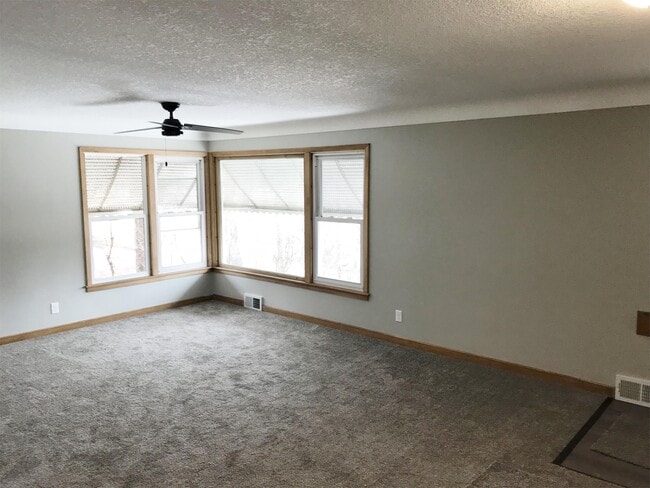 Photo - 2735 Marshall St NE