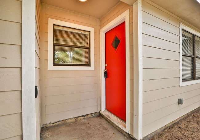 Photo - 718 Champs St