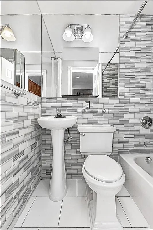 Photo - 350 W 21st St Unidad 2