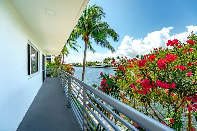 Royal Colonial- Waterfront Residences