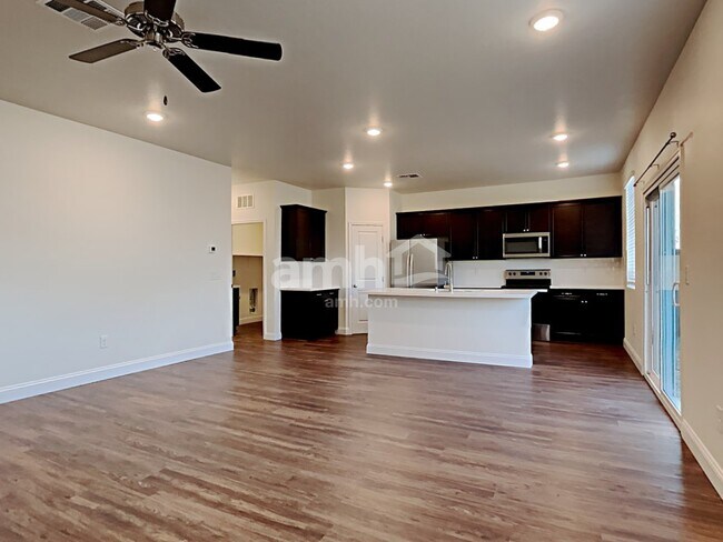 Photo - 6039 Schmidt St