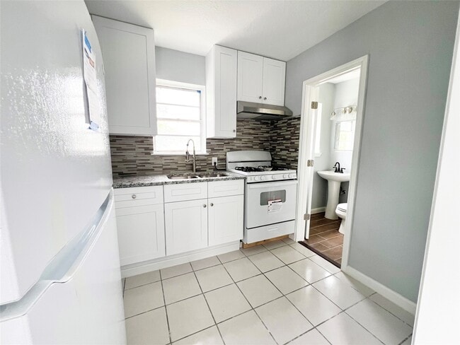 Photo - 103 Cosmos St