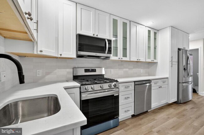 Photo - 2447 Turner St