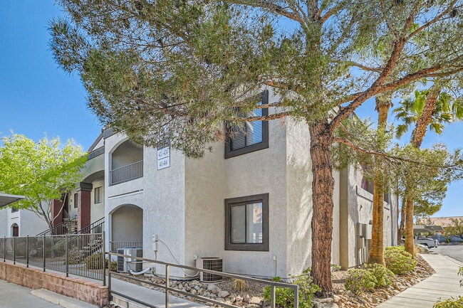 Building Photo - 950 Seven Hills Dr Unit 424 Rental
