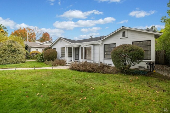 Photo - 620 2nd St E