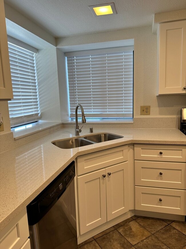 Photo - Gorgeous 2 bed/2Ba Home
