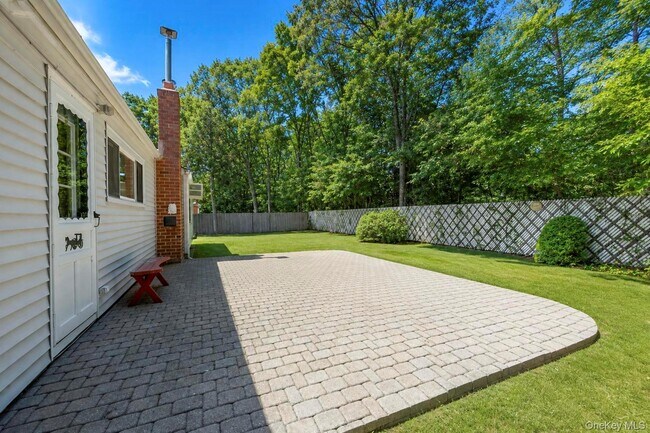 25 Hewes St