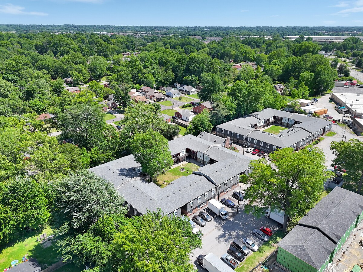 Photo - 421 Poplar Level Ct Unidad 211