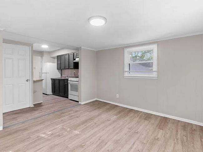 Photo - 332 Cameron Rd