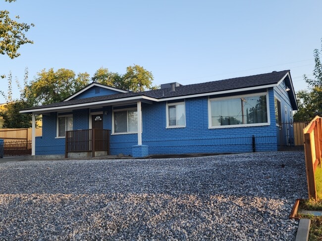 Building Photo - 1530 Aloha St Rental