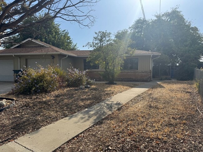 Building Photo - 4360 Twain Dr Unit A