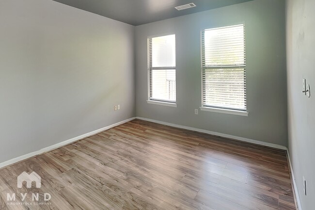 Photo - 898 Oak St SW Unit 1410