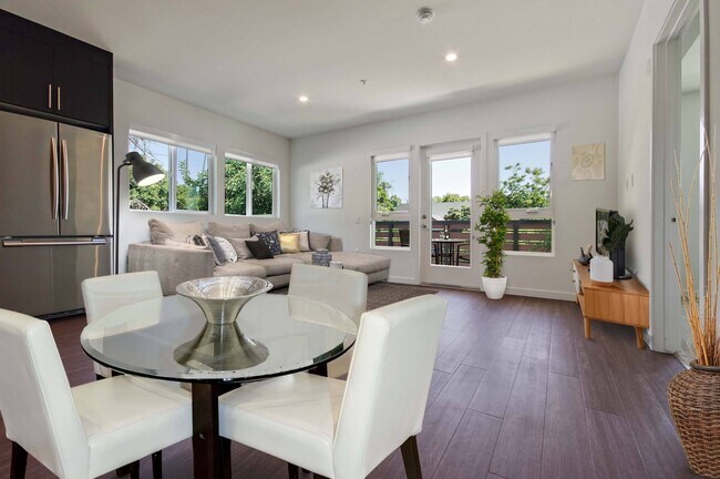 The Metropolitan at Larchmont Village