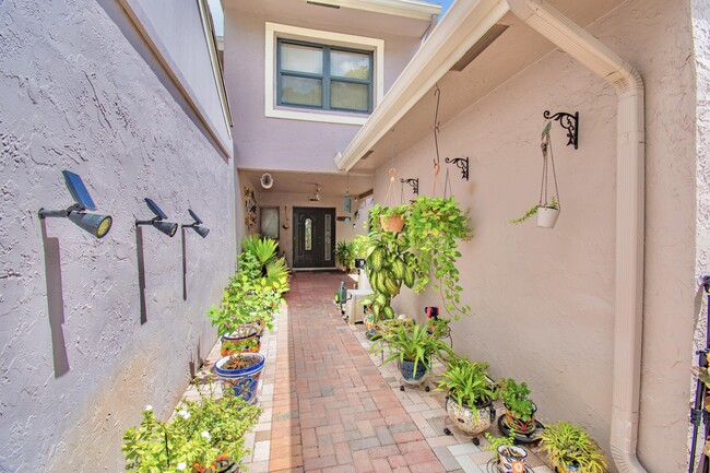 Photo - 6640 Thornhill Ct