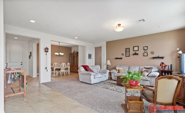 Photo - Spacious 3BD/2BA Home in Bakersfield's 93313 — Fully Equipped, Garage & Small Pets Welcome!