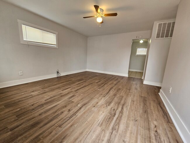 Photo - 2900 Central Dr