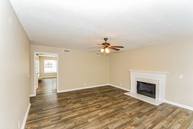 Photo - 912 Tom Hailey Blvd