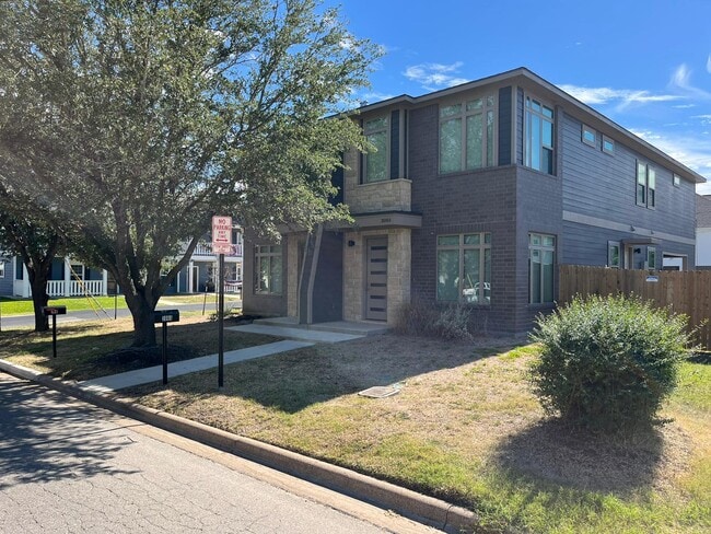 Photo - 308 Poplar St