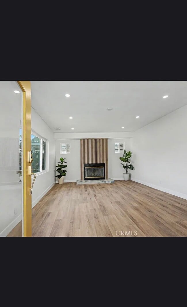 1933 W 43rd Pl