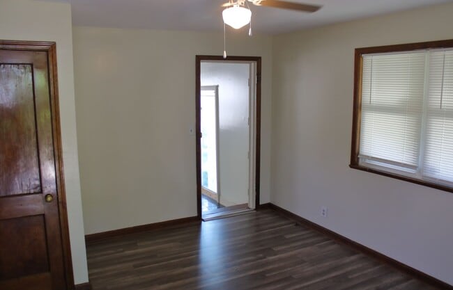 Photo - 4 bedroom/1 Bath Single Home!