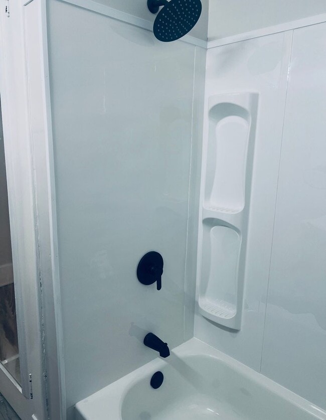 Photo - Beautifully renovated 3 bedroom house!