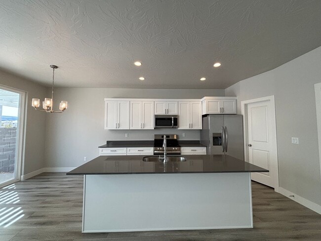 Photo - 1073 S 4380 W