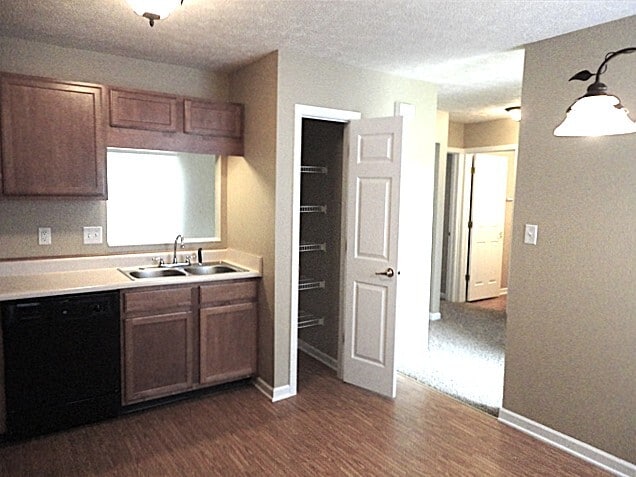 Photo - 18 Lasalle Ct