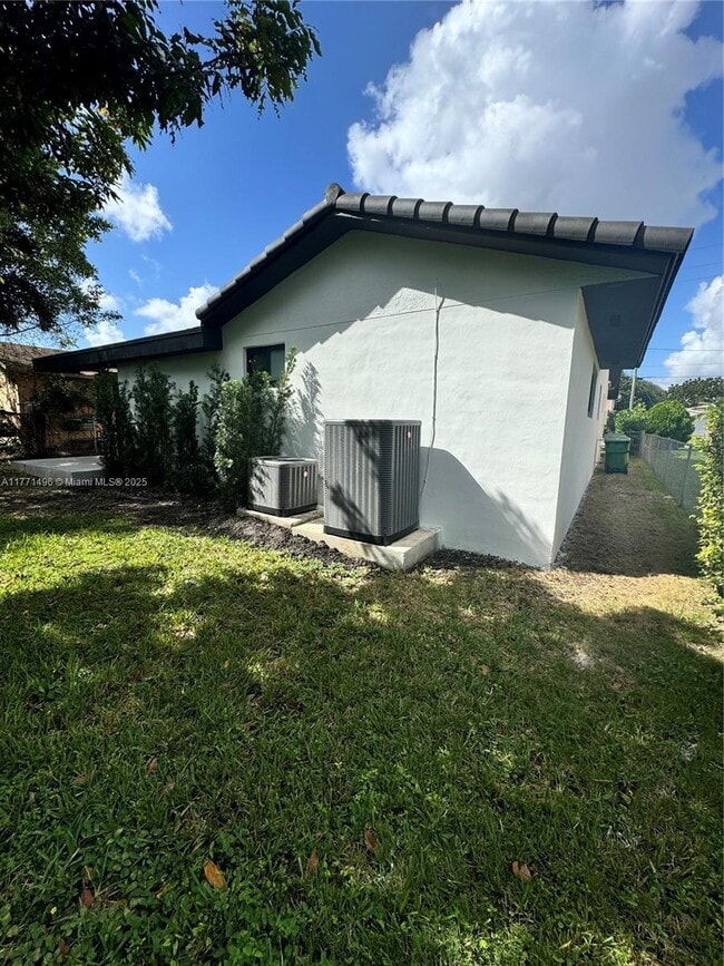 3335 SW 65th Ave