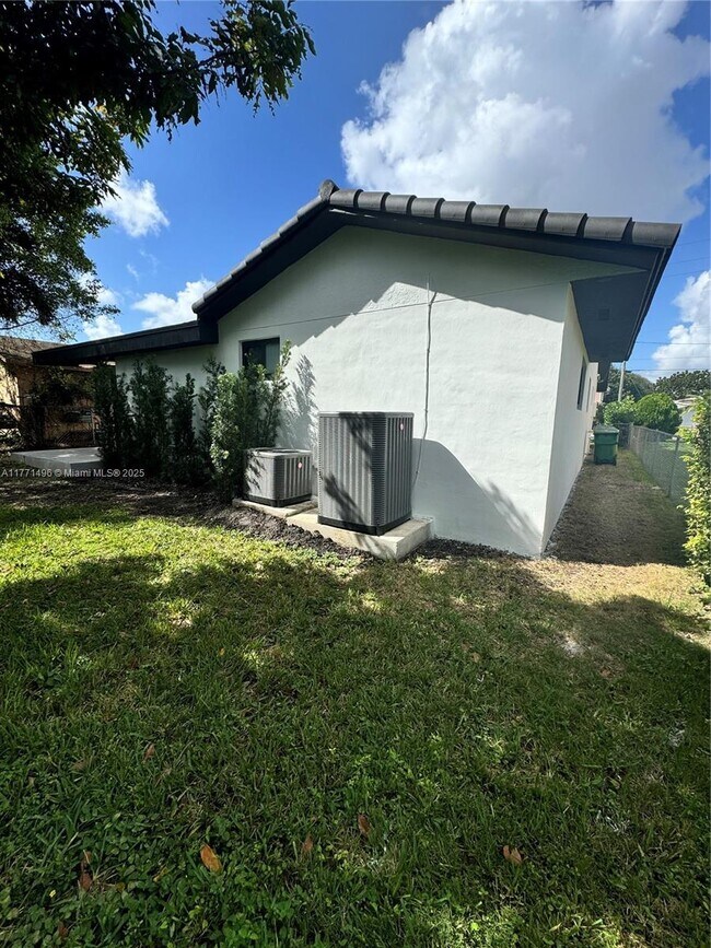 Photo - 3335 SW 65th Ave