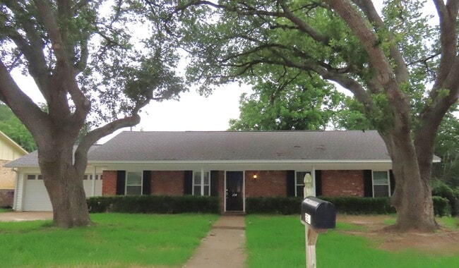 Building Photo - South Tyler! Lovely 3 Bedroom, 2 Bath Hous... Rental