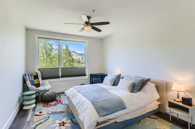 Photo - Modern 1 BDR Condo in Holiday Neighborhood