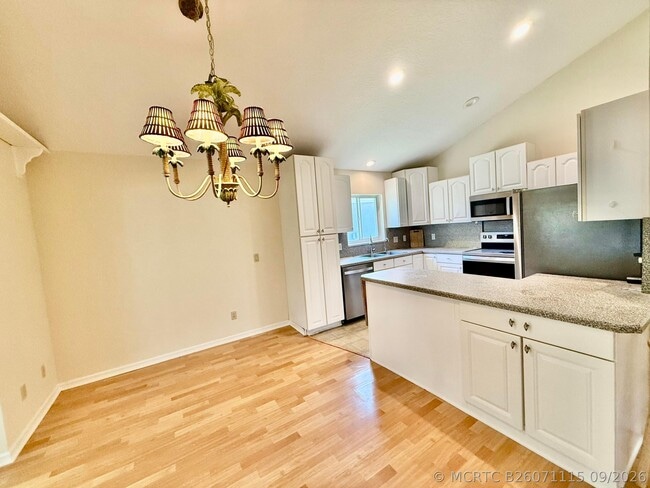 6008 SE Walkers Cay Ct