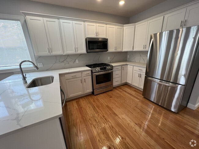 Building Photo - 126 Cross St Unit 4 Rental