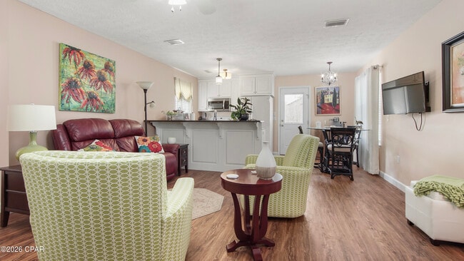 Photo - 1600 W 12th St Unidad B