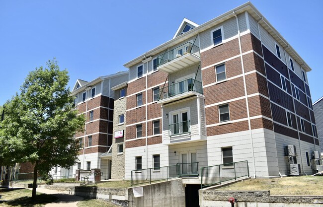 Building Photo - 606 E Stoughton Rental