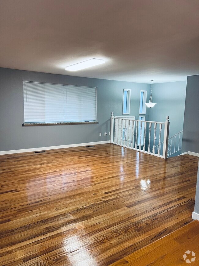 Building Photo - 12630 SE 160th St Unit Upper Level Rental