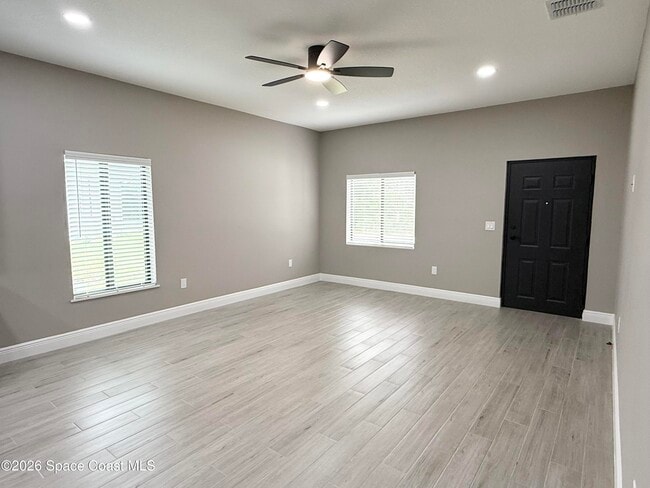 Photo - 1649 Belem St SE