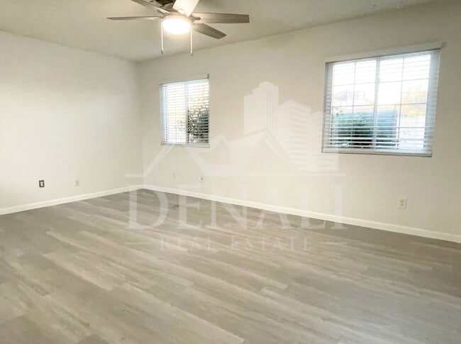 Photo - 3033 S Longmore