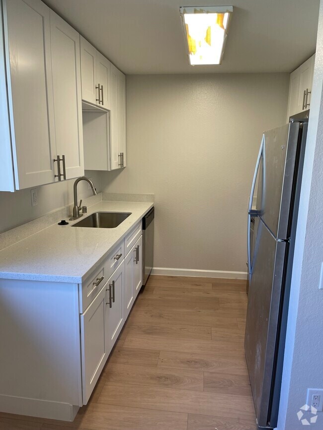 Building Photo - 1272 Woodgate Ave Unit B Rental